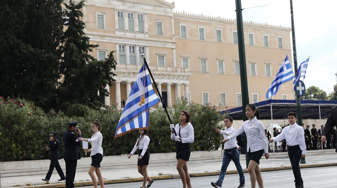 Κυκλοφοριακές ρυθμίσεις την Κυριακή για τη μαθητική παρέλαση 