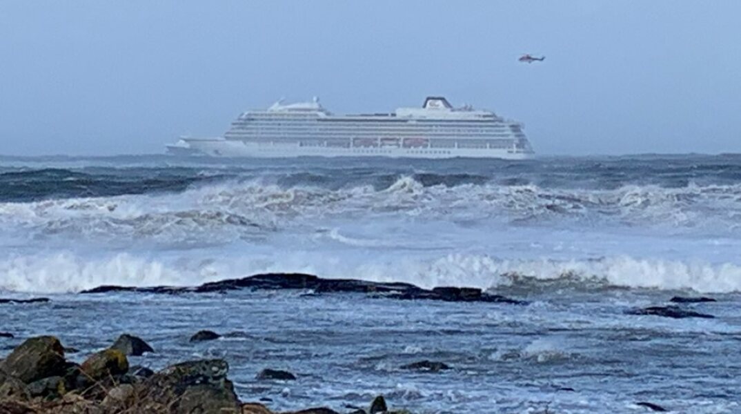 Προς αίσιο τέλος στο θρίλερ με το Viking Sky, ρυμουλκείται σε λιμάνι 