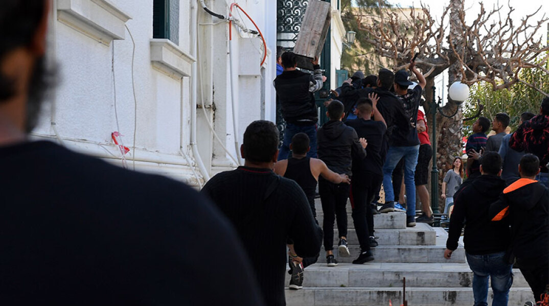 Οργή των συγγενών του 52χρονου Ρομά - Δικαστήριο Κορίνθου 