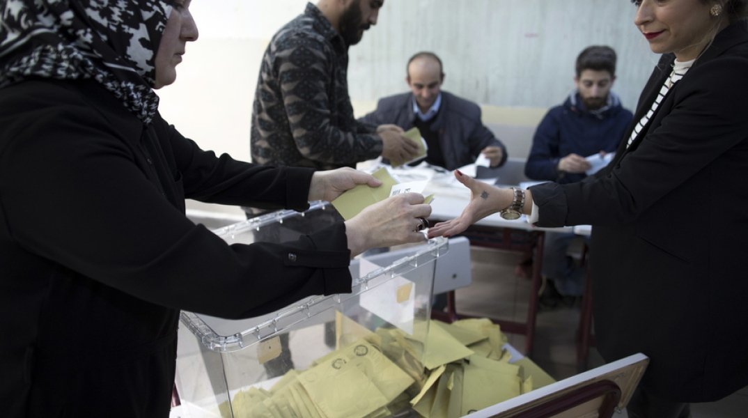 Εκλογές στην Τουρκία με επεισόδια και 4 νεκρούς 