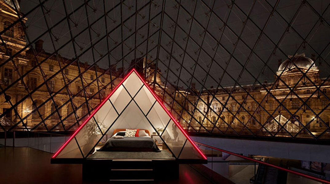 museum-night-stay-sleep-glass-pyramid-airbnb-louvre-paris-1-5ca46ad560690_700.jpg
