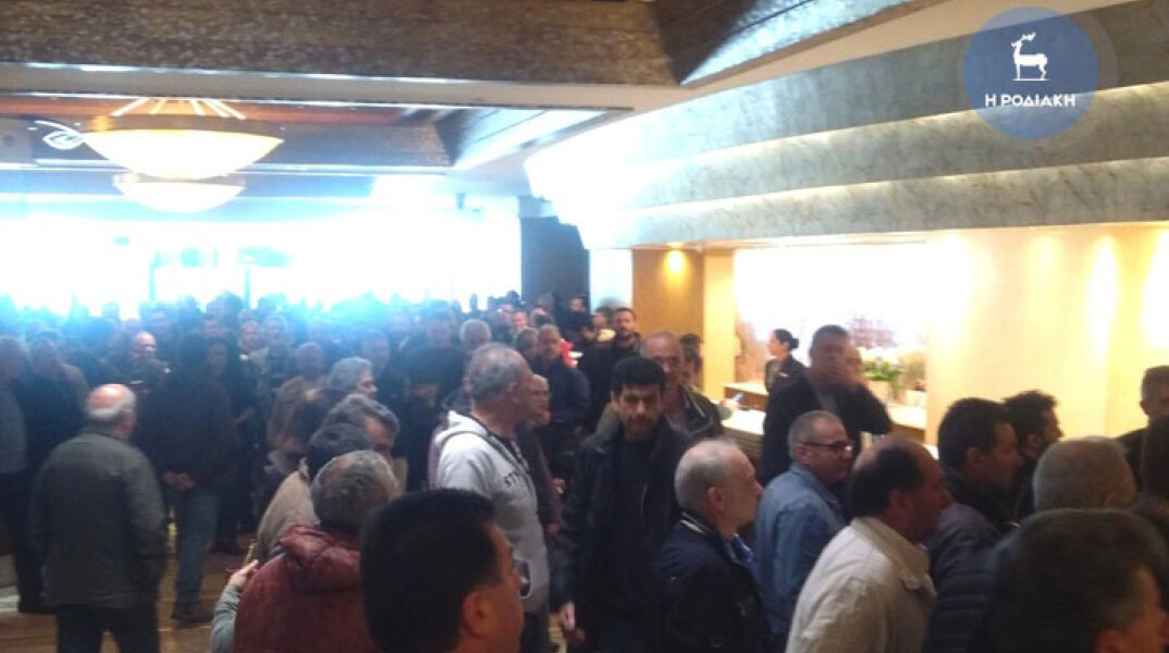 Άγριο ξύλο με τραυματίες στο συνέδριο της ΓΣΕΕ στη Ρόδο