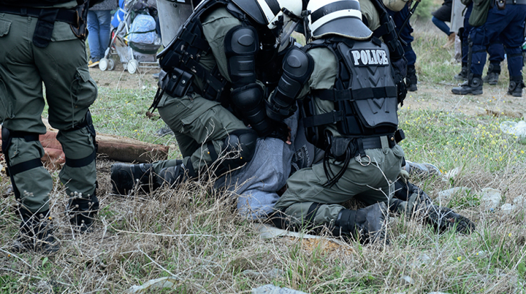 Επεισόδια στα Διαβατά Θεσσαλονίκης μεταξύ προσφύγων-μεταναστών και ΜΑΤ