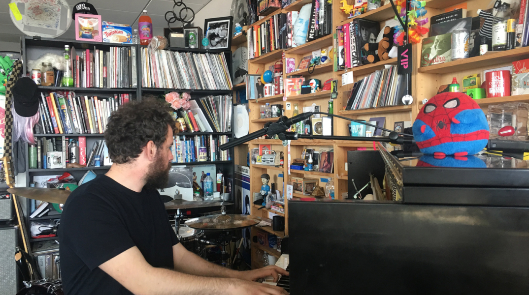 O Theodore θα εμφανιστεί στο θρυλικό Tiny Desk Concert