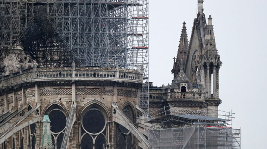 Παναγία των Παρισίων / Φωτιά