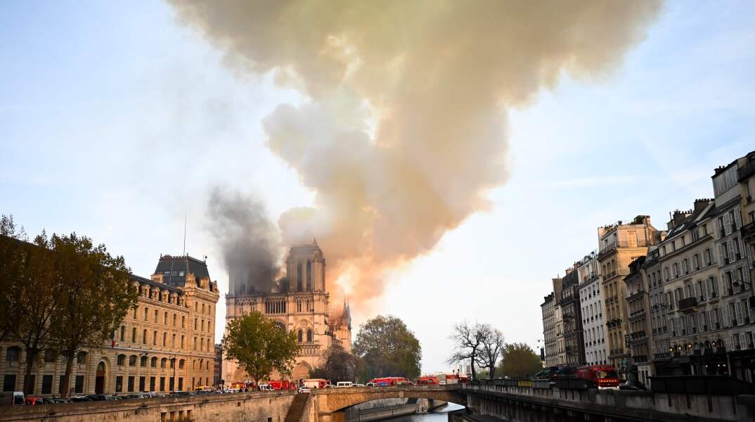 Notre Dame Paris Fire.jpg
