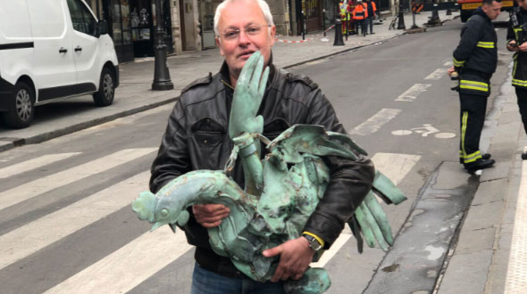 Ο κόκορας στα χέρια του σωτήρα του Φιλίπ Βιλγιενέβ