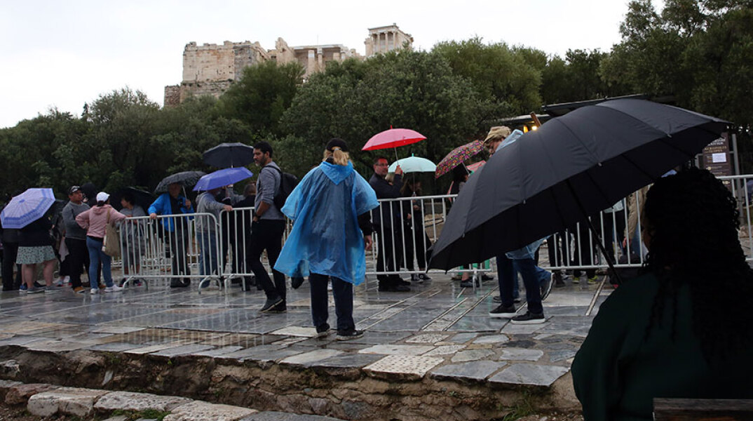Βροχή στην Ακρόπολη