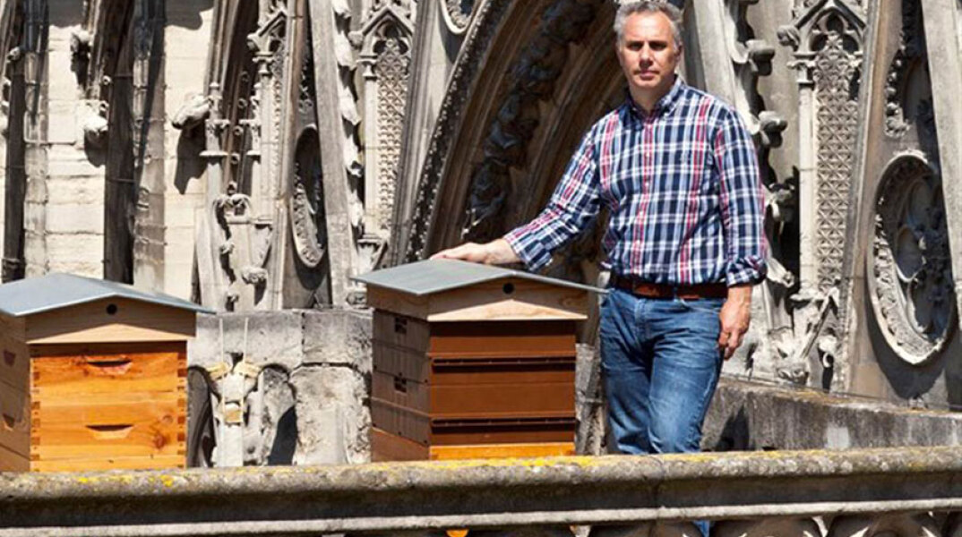 Μελισσοκόμος της Παναγίας των Παρισίων