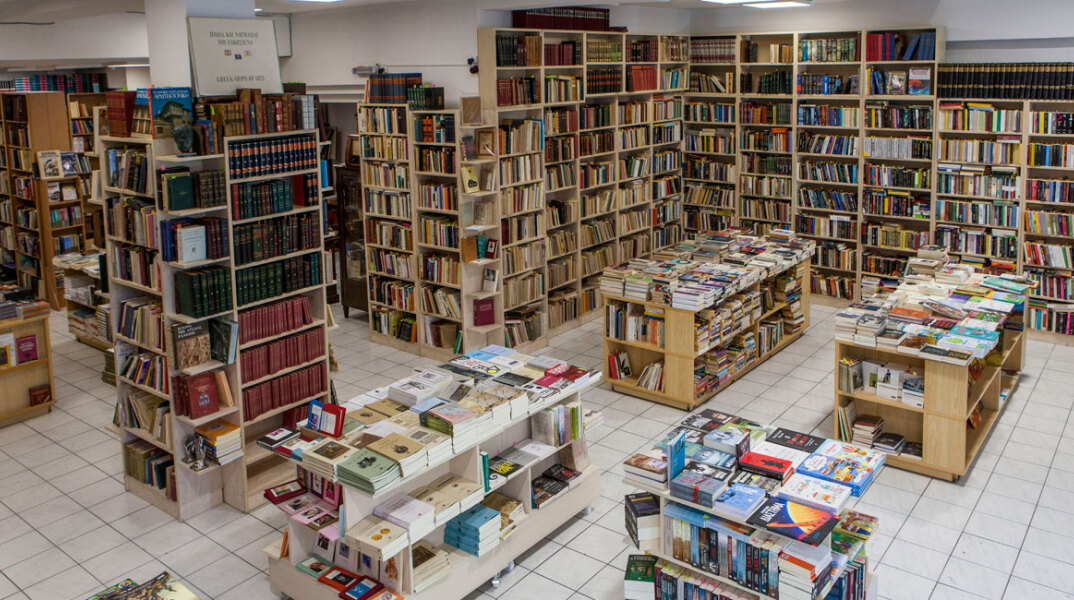 Λαβύρινθος, Ιπποκράτους 108, Νεάπολη, Εξάρχεια