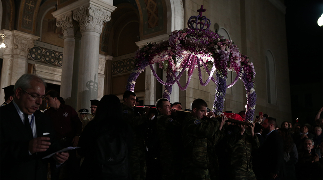 Περιφορά Επιταφίου της Μητρόπολης Αθηνών 