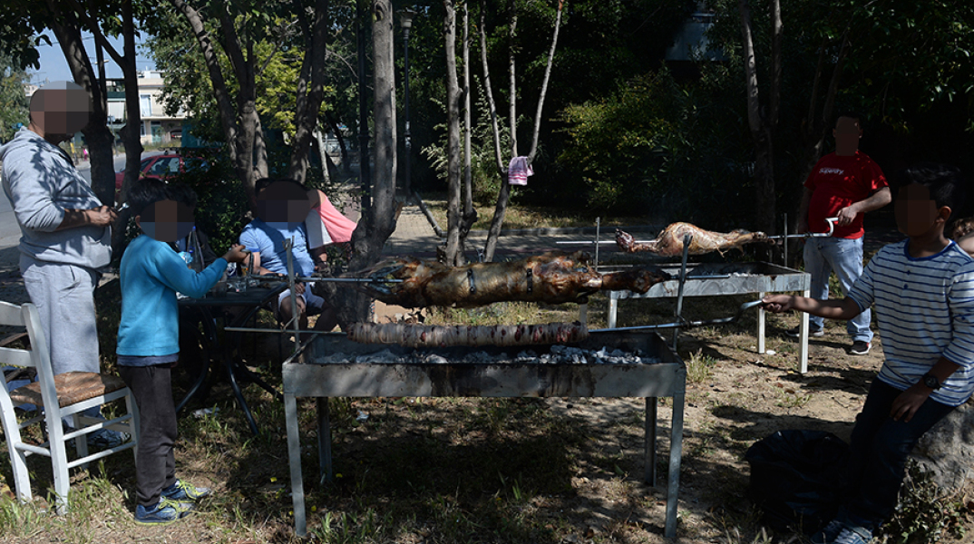 Σούβλισμα αρνιού - Πάσχα