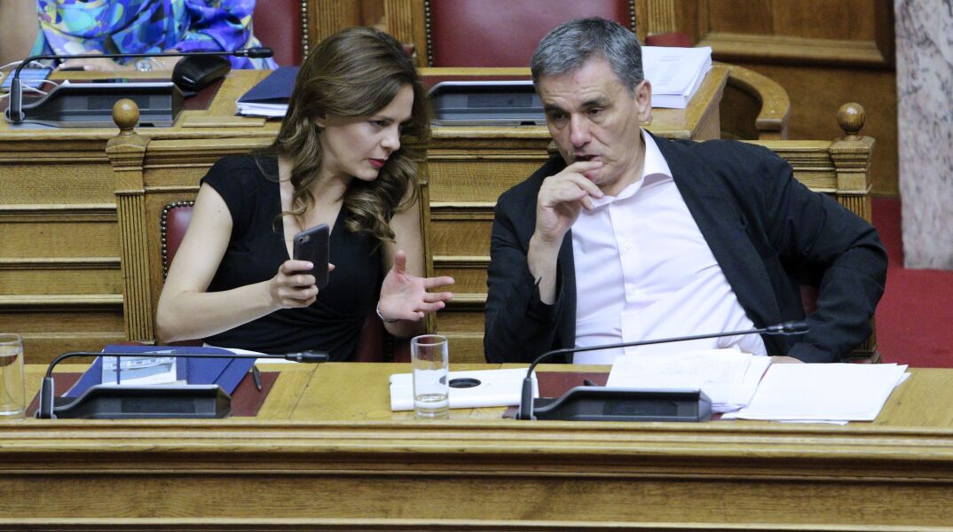 Τη Δευτέρα στη Βουλή η ρύθμιση για τις 120 δόσεις 