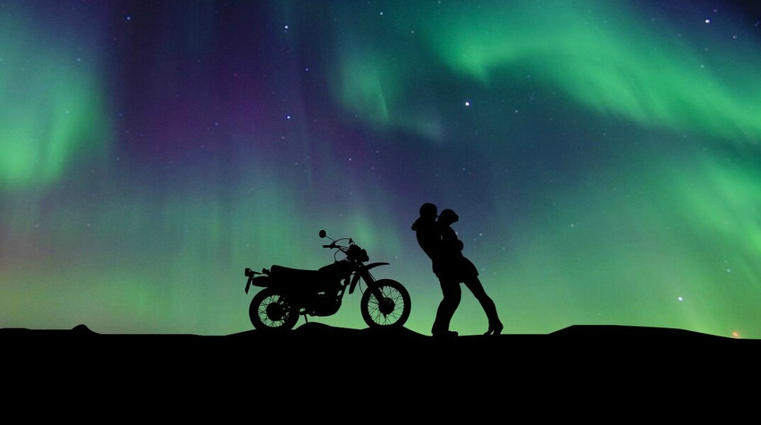 northern-lights-couple.jpg