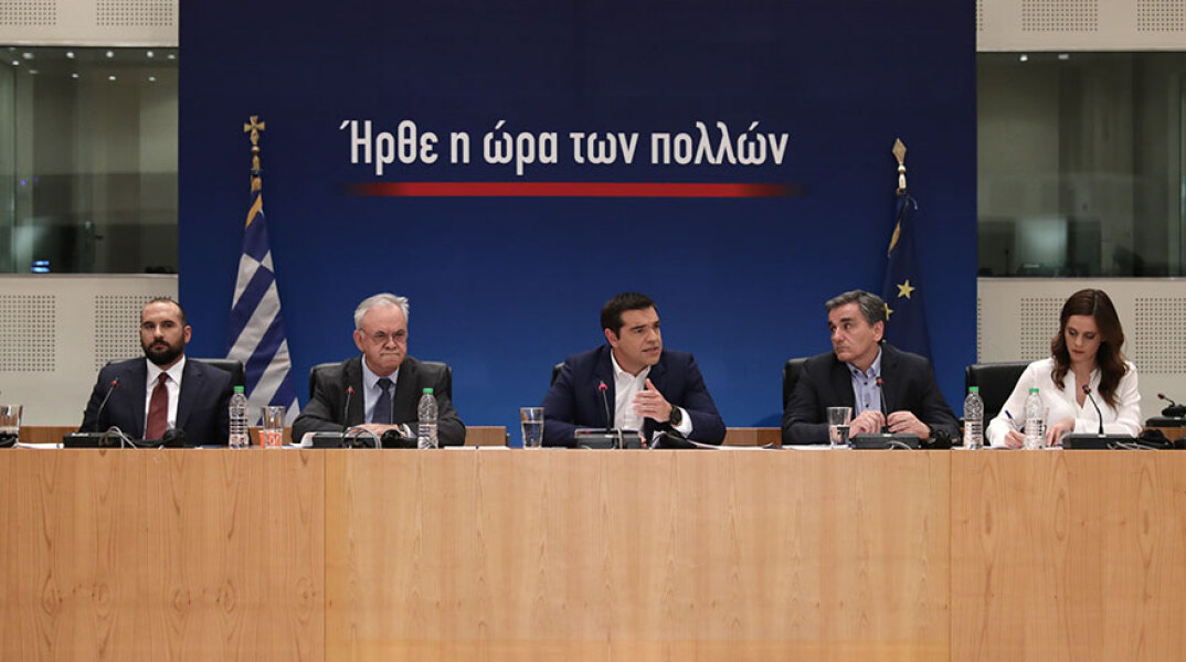 Οικονομικό επιτελείο και Τσίπρας