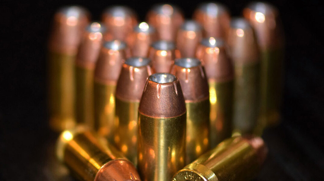 Όπλα και βεγγαλικά