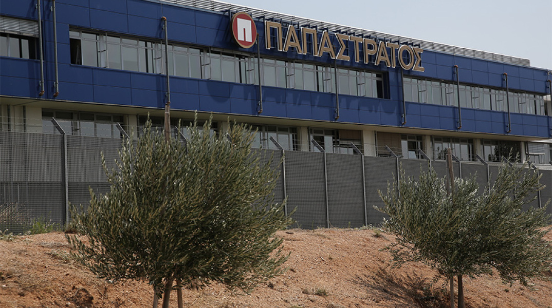 Παπαστράτος