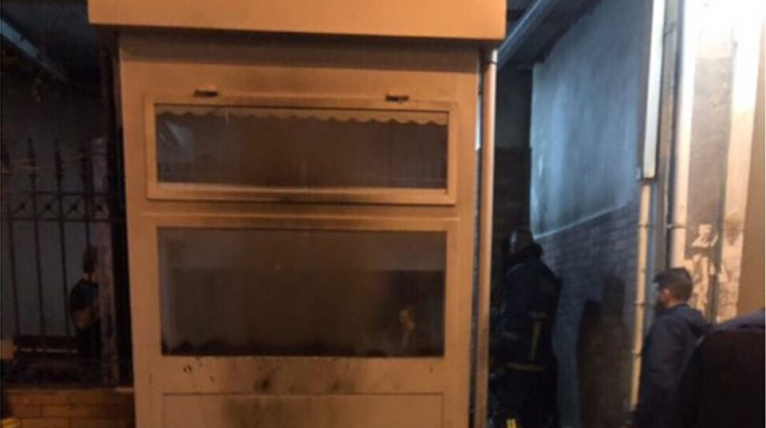 Καταδρομική επίθεση κουκουλοφόρων στο Α.Τ. Καισαριανής 