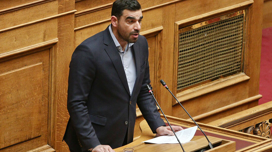 Πέτρος Κωνσταντινέας 