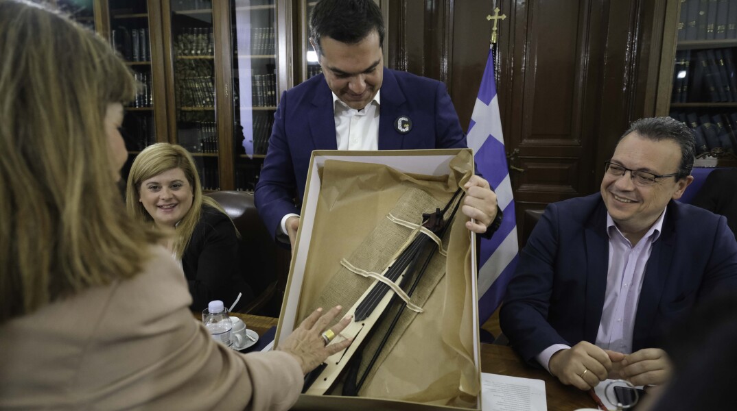 Τα δώρα των Ποντίων στο Τσίπρα