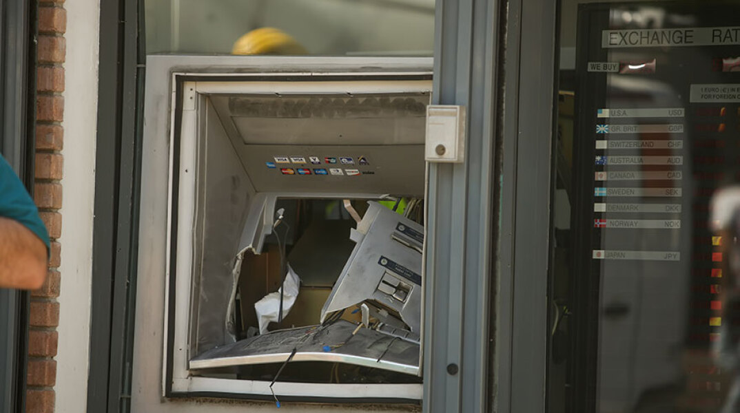 Εμπρηστική επίθεση σε ATM
