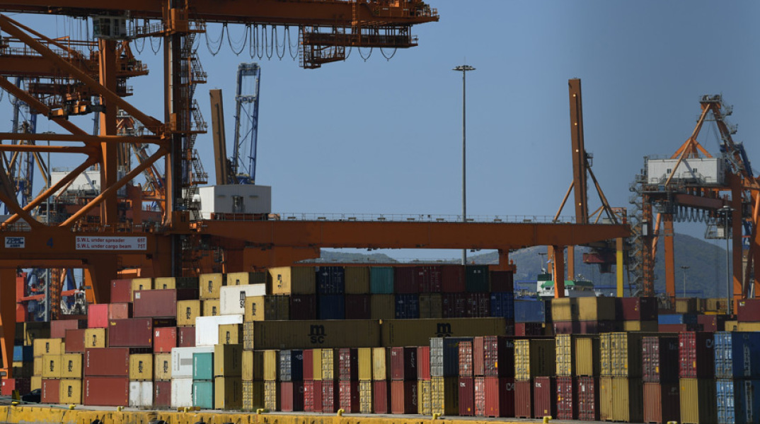 Εμπορευματοκιβώτια στον Πειραιά