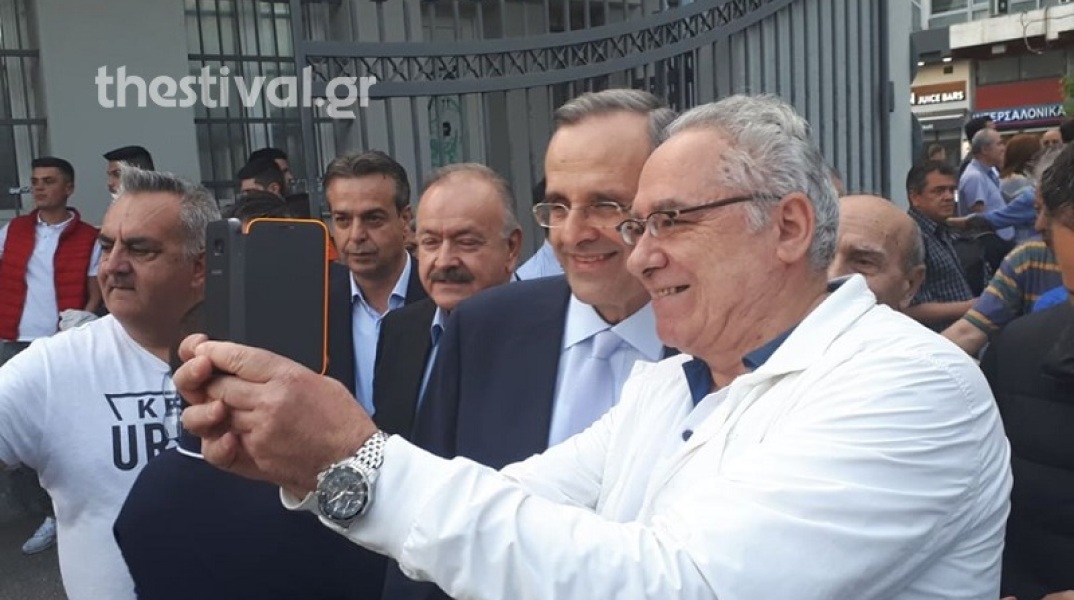Selfie Σαμαρά στη Θεσσαλονίκη με ψηφοφόρους