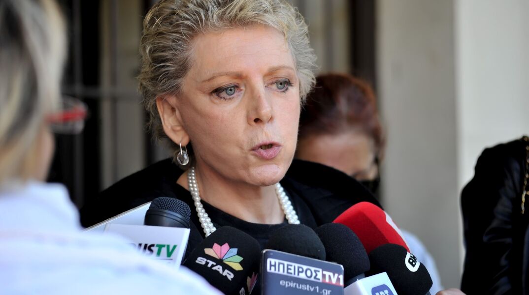 Η Έλενα Ακρίτα σε μια βιωματική εμπειρία, με αφορμή την αυτοκτονία της 14χρονης