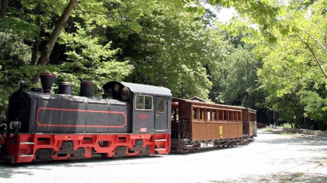 Μουντζούρης 