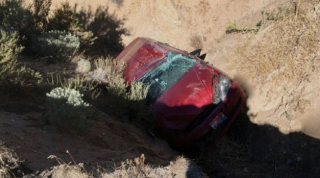 Αυτοκίνητο σε χαράδρα