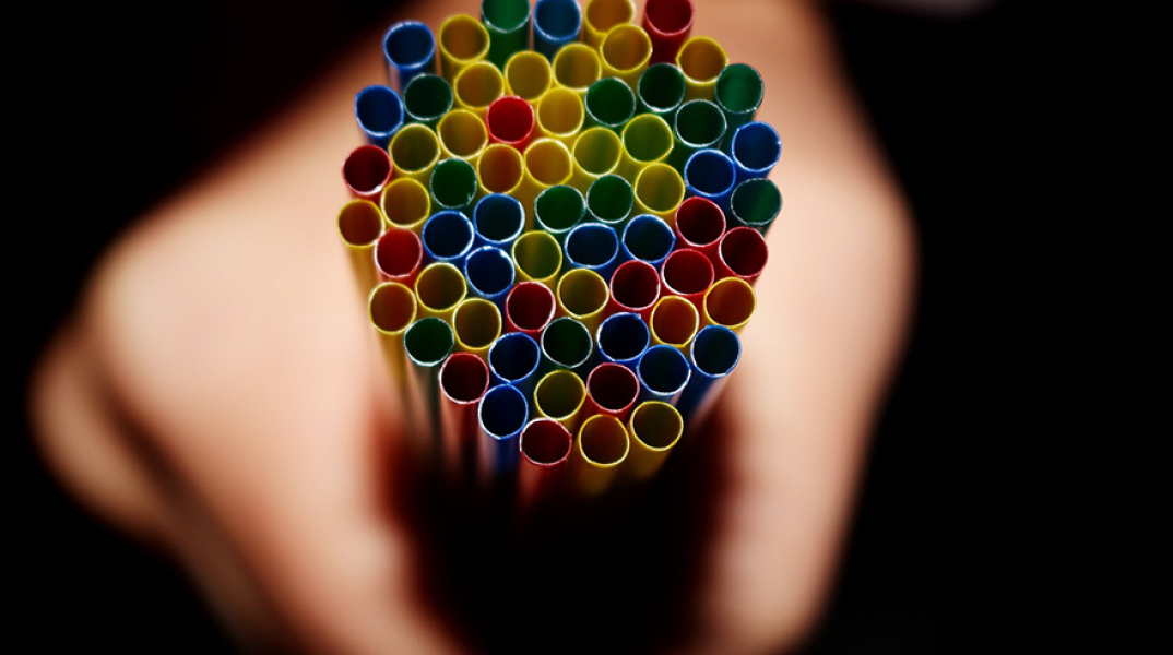 Πλαστικά καλαμάκια τέλος στον Καναδά