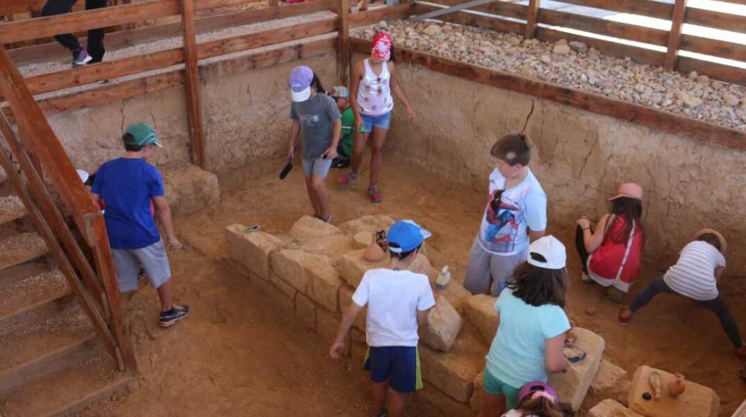 Από τη Μυθολογία, στον «Ελληνικό Κόσμο»