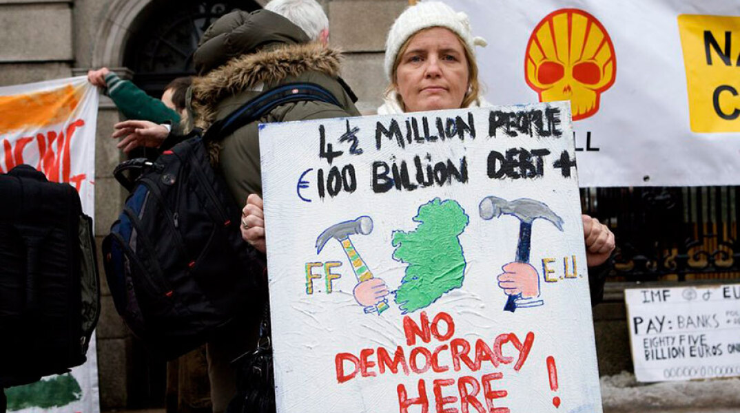 Διαδήλωση στην Ιρλανδία όταν υπογράφηκε το Μνημόνιο τον Δεκέμβριο του 2010