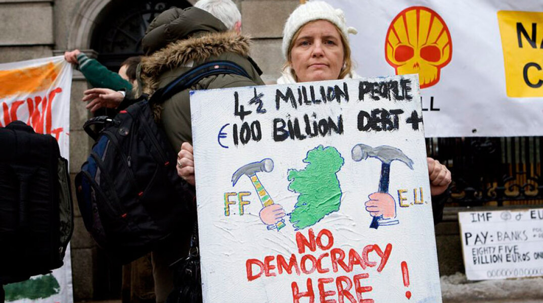 Διαδήλωση στην Ιρλανδία όταν υπογράφηκε το Μνημόνιο τον Δεκέμβριο του 2010
