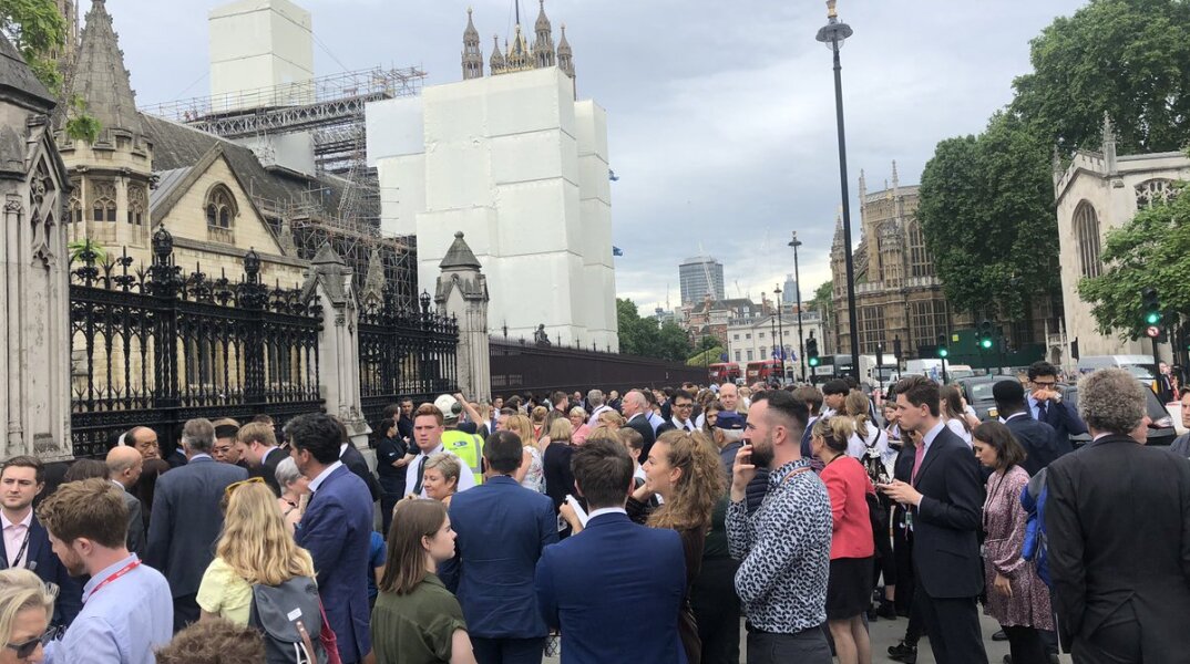 Εκκενώθηκε το βρετανικό Κοινοβούλιο  