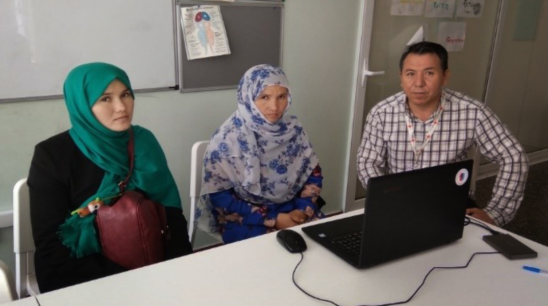 O Ερυθρός Σταυρός βοηθά τη Marzia να βρει τo χαμένο της αδελφό 