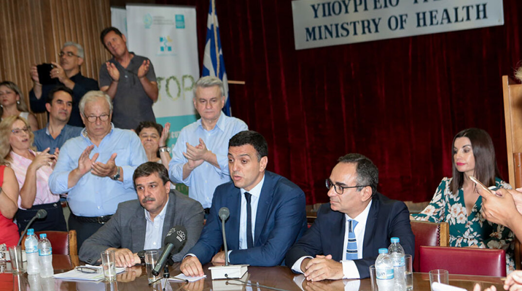 Τελετή παράδοσης-παραλαβής στο υπ. Υγείας