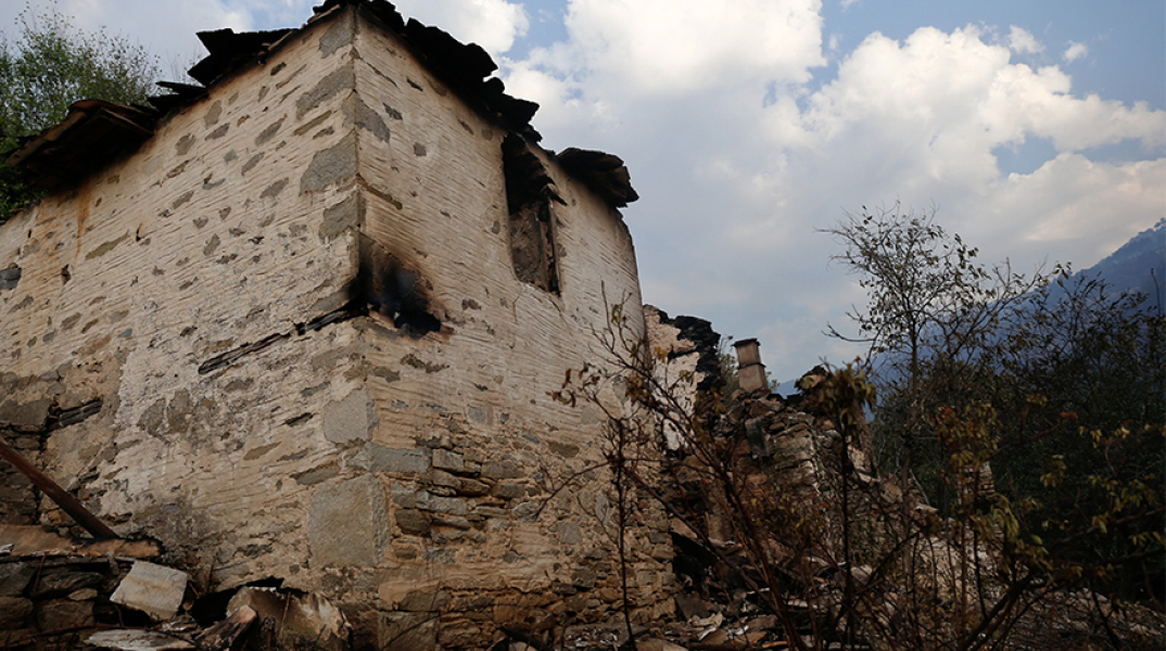 Φωτιά σε χωριό