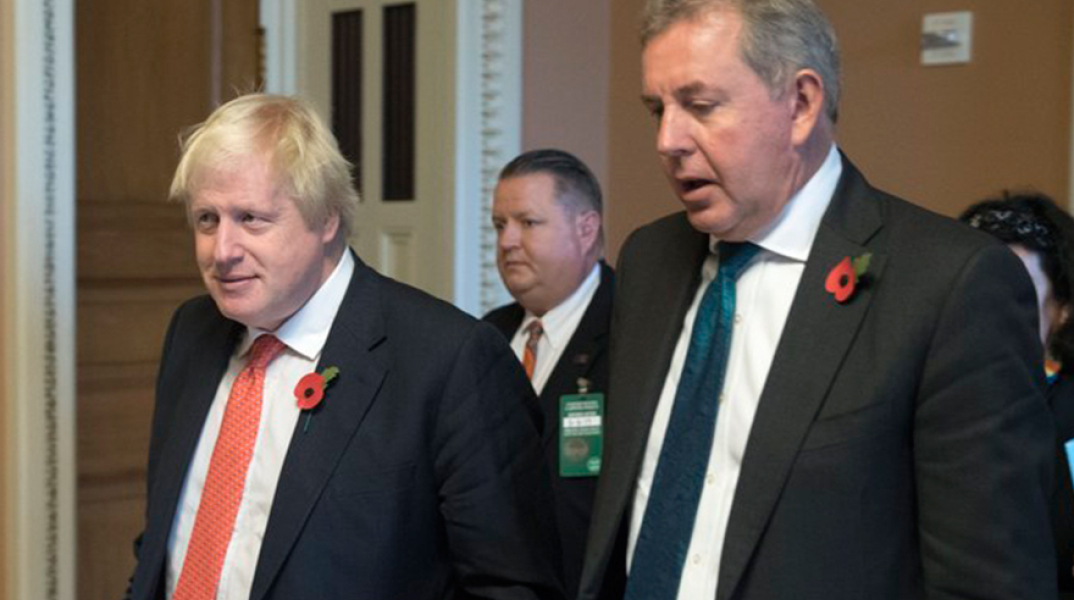 Μπόρις Τζόνσον, Σερ Κιμ Νταρόκ