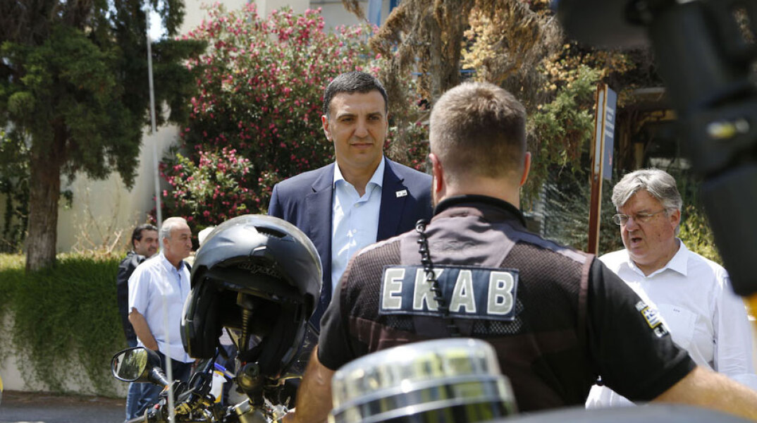 Επίσκεψη Κικίλια στα κεντρικά του ΕΚΑΒ