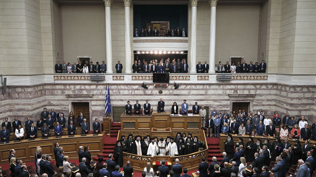 Η ορκωμοσία των 300 στη Βουλή