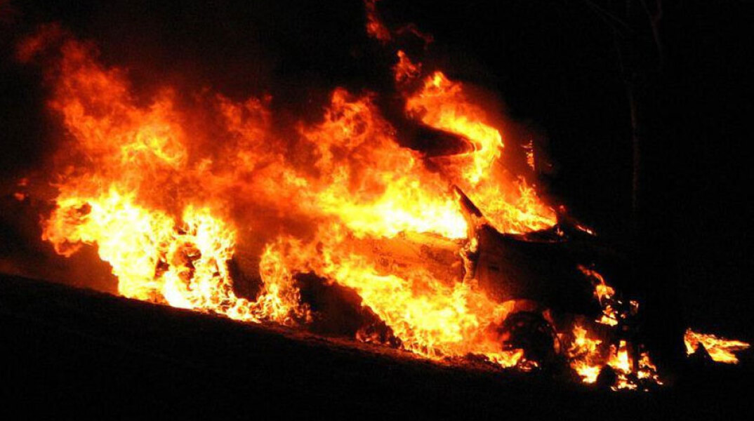Αυτοκίνητο στις φλόγες