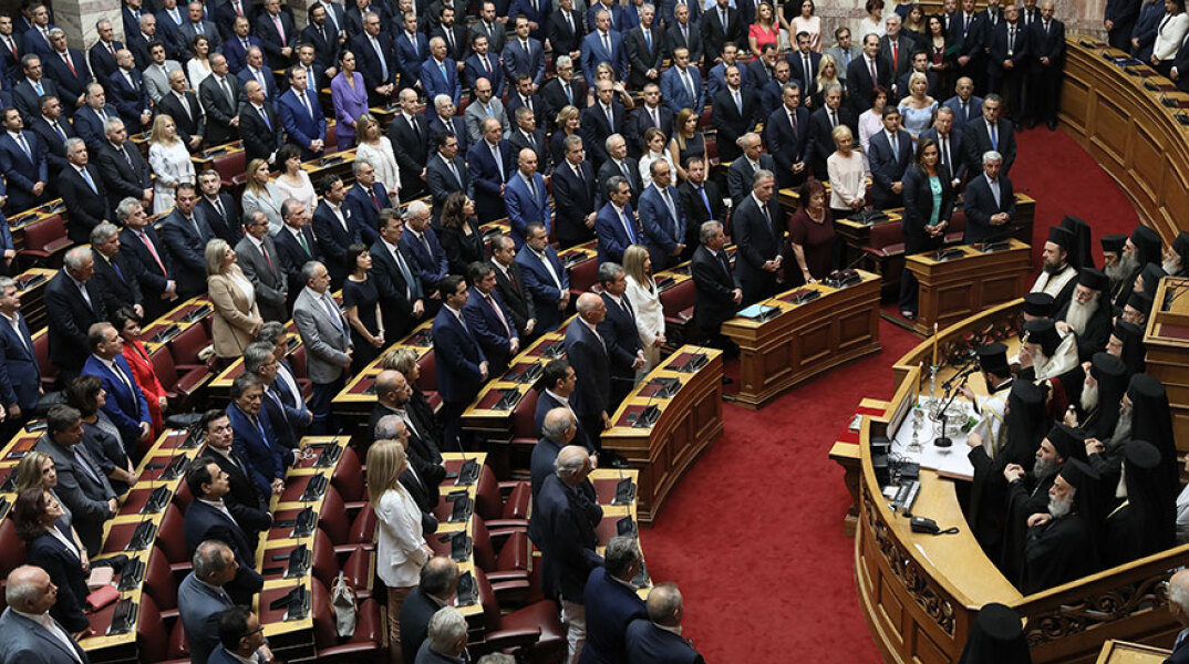  Η ορκωμοσία των 300 στη Βουλή