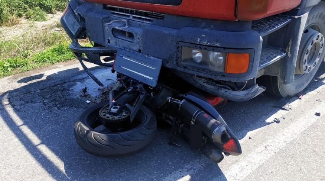 Θανατηφόρο τροχαίο φορτηγού με μοτοσικλέτα στην Ημαθία 