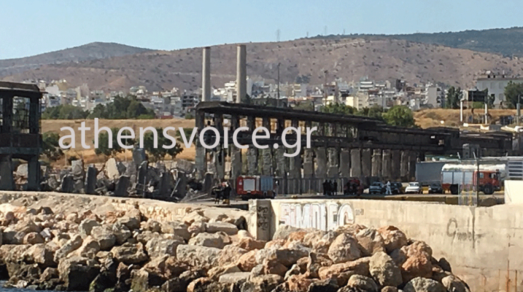 Κατέρρευσε ο παλιός ταινιόδρομος στον Μώλο Κράκαρη στον Πειραιά από τον σεισμό  