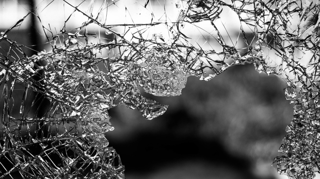 Σπασμένο τζάμι