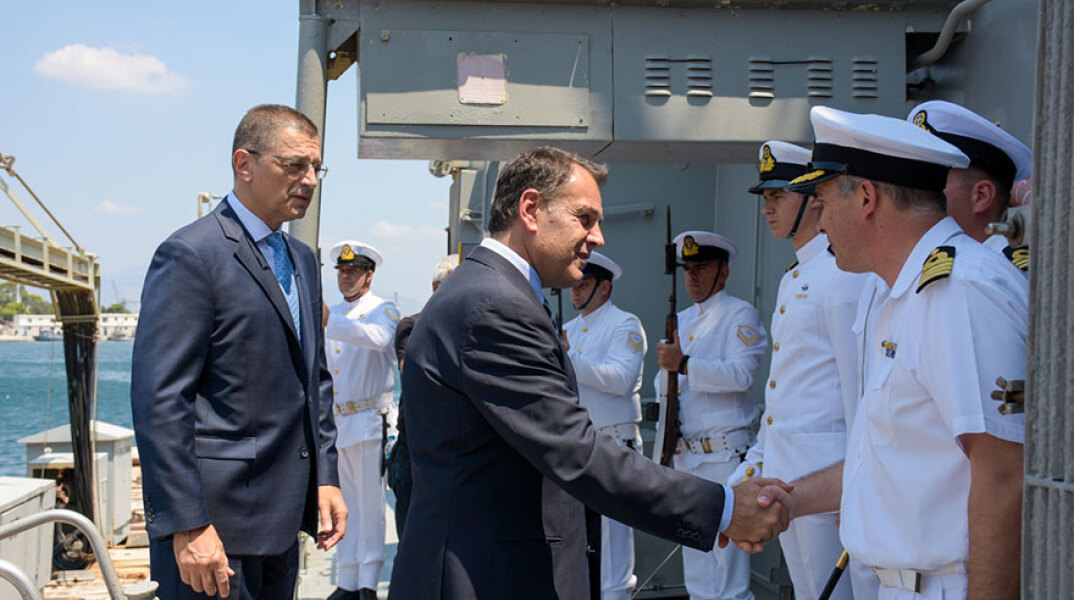 Ο υπουργός Εθνικής Άμυνας Νίκος Παναγιωτόπουλος στο Αρχηγείο Στόλου