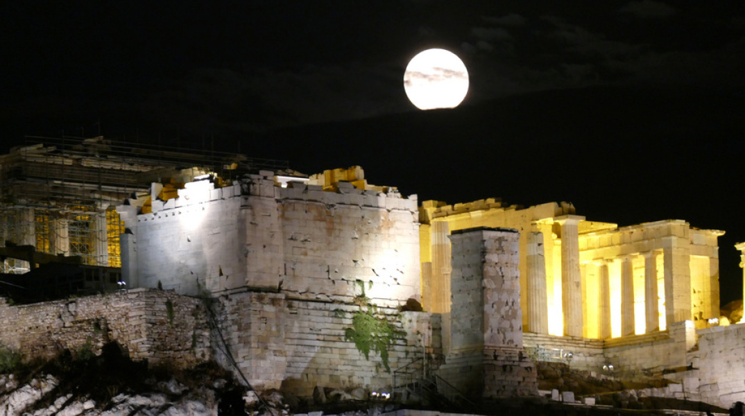 athens-moon