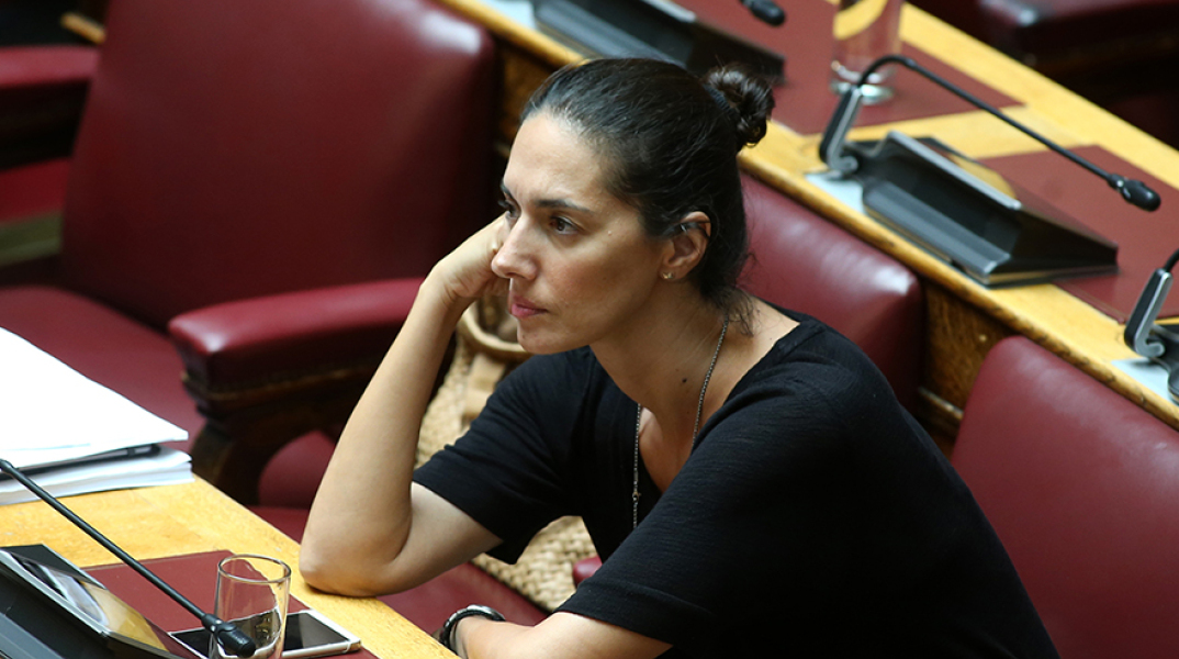 Νόνη Δούνια