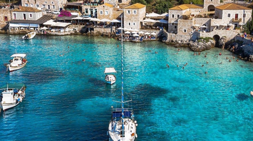 #athens voice & you / @George Mantziaris